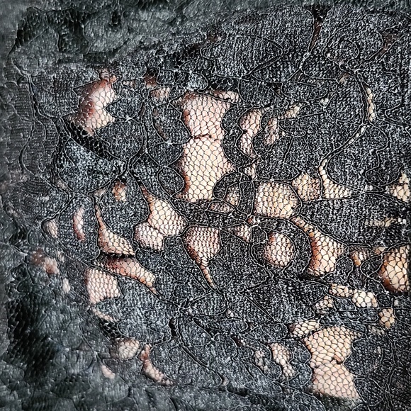 FLORAL LACE BLACK SHEER FITTED MOCK-NECK LONG-SLEEVED TOP - Picture 2 of 15